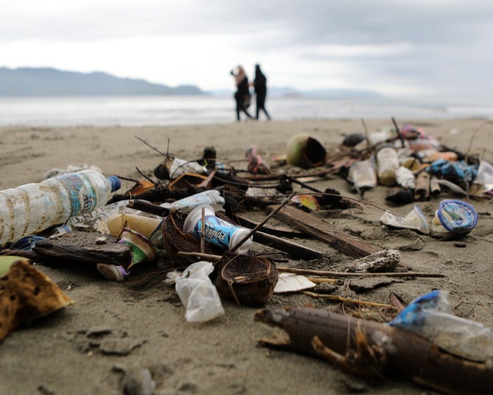 Los esquemas de reutilización y retorno podrían ayudar a eliminar la contaminación plástica en 15 años, dice informe