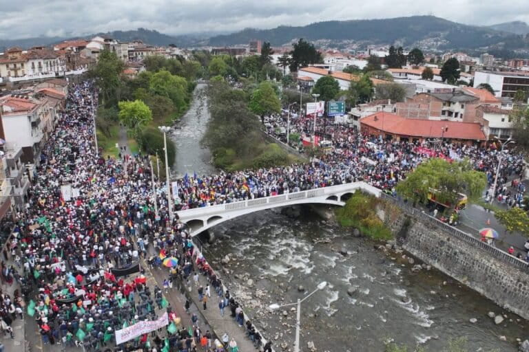 Balance ambiental de Ecuador 2025: entre el avance extractivo, la persecución a defensores ambientales y el incremento de las economías ilegales