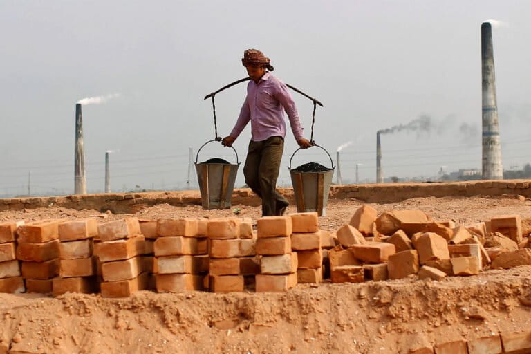 Brickmaking sigue comiendo tierras agrícolas mientras Bangladesh pierde el objetivo de construcción limpia