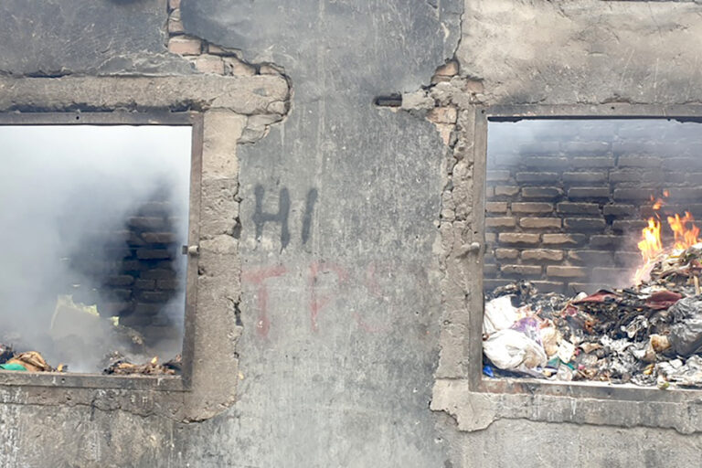 Los proyectos piloto buscan romper el hábito de Indonesia de quemar desechos domésticos