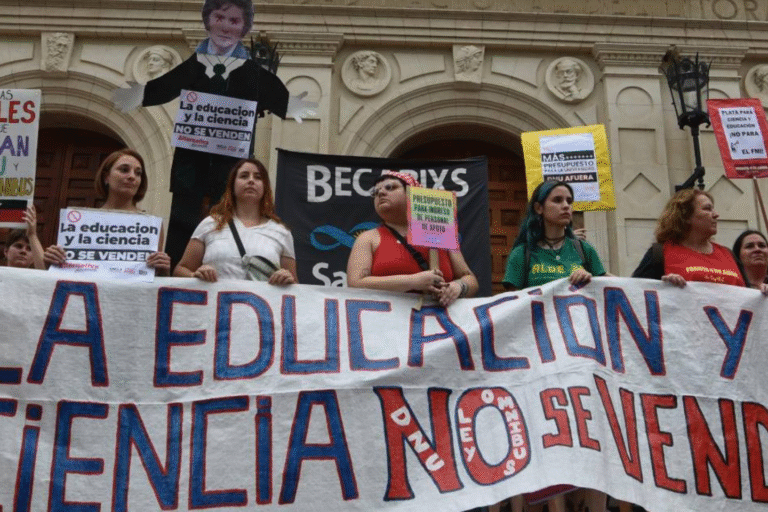 Argentina: siete científicos por día perdieron su trabajo desde que asumió Javier Milei | INFORME