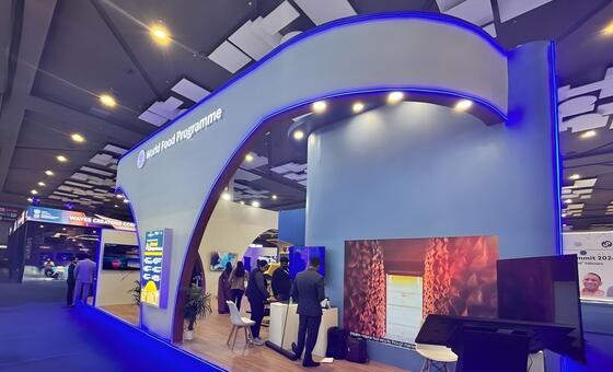 Cajeros automáticos de cereales y mapas del hambre: las innovaciones en IA en la exposición de la ONU en la India