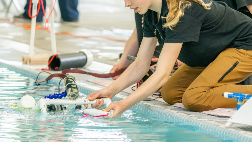 NOAA Ocean Exploration acoge el taller de educación en tecnología azul