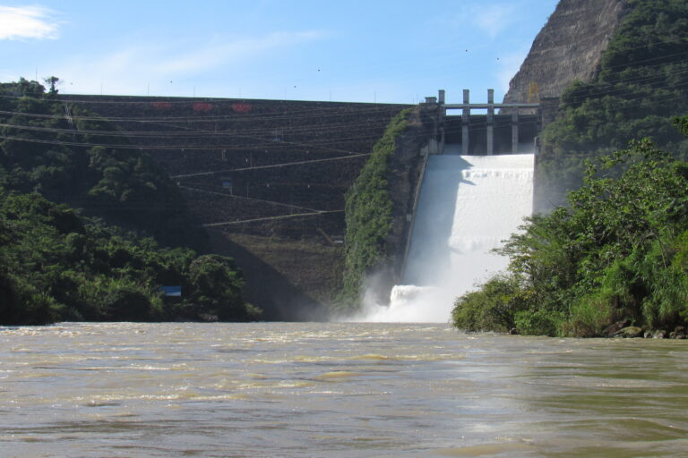 Colombia: una hidroeléctrica cambió el río Sogamoso y está impactando en la vida de las comunidades ribereñas | ESTUDIO