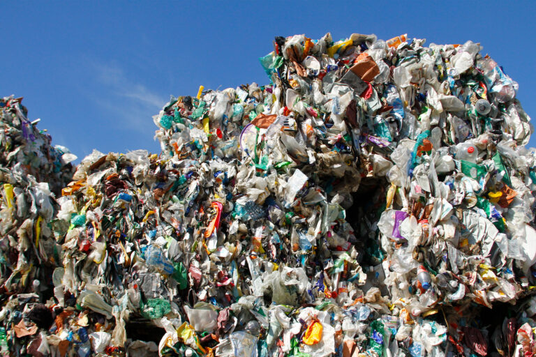 El plástico, desde casa y en el extranjero, se derrama en las aguas de Türkiye