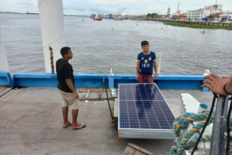 Sin rejilla, sin problema: Cómo las comunidades amazónicas construyeron sus propios sistemas de energía