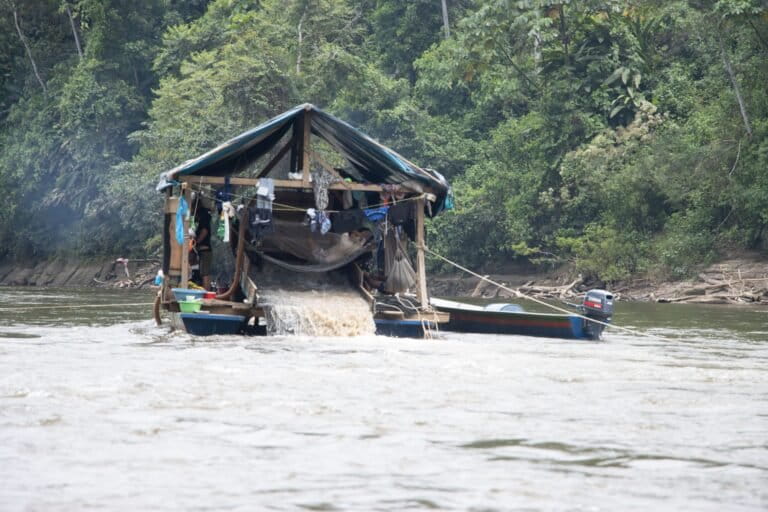 Perú: expertos y Fiscalía proponen medidas urgentes contra economías ilícitas en el río Santiago tras investigación de Mongabay Latam