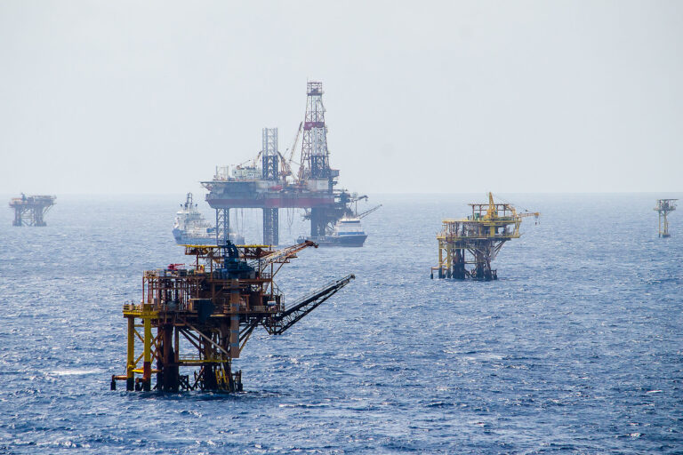 ¿Cómo impacta la crisis en Oriente Medio en la transición energética de Latinoamérica?