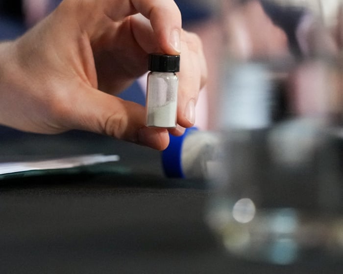 EPA propone incluir microplásticos y medicamentos en la lista de contaminantes del agua potable