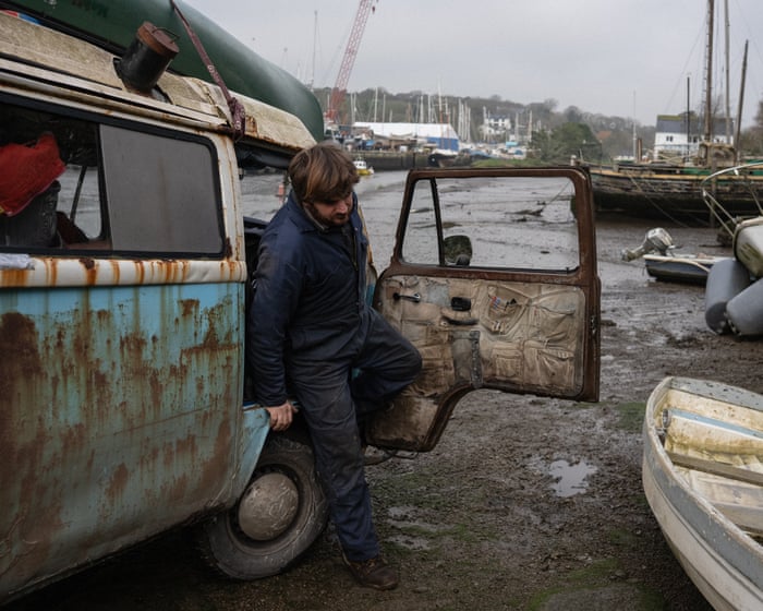 Cómo la misión de un hombre para limpiar barcos abandonados inspiró a los lectores de The Guardian