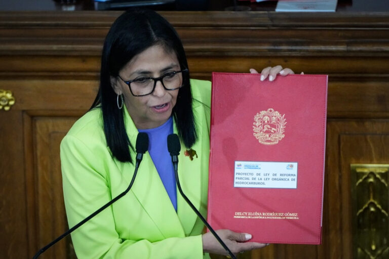 La Venezuela de Delcy Rodríguez y Trump se abre más al extractivismo: petróleo, gas y minería legal e ilegal tras la captura de Maduro | ECO Lara Campiglia