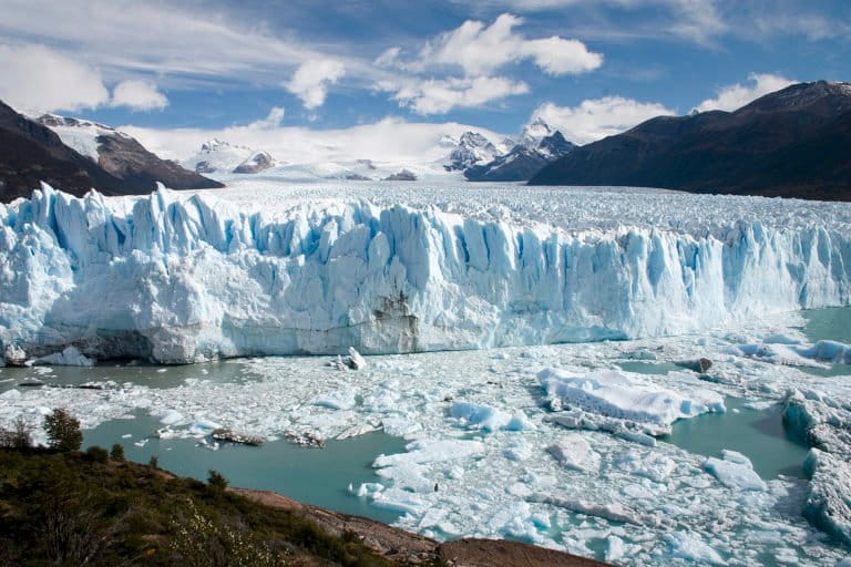 Argentina: Milei recorta recursos de 46 áreas protegidas y golpea a zonas afectadas por los incendios