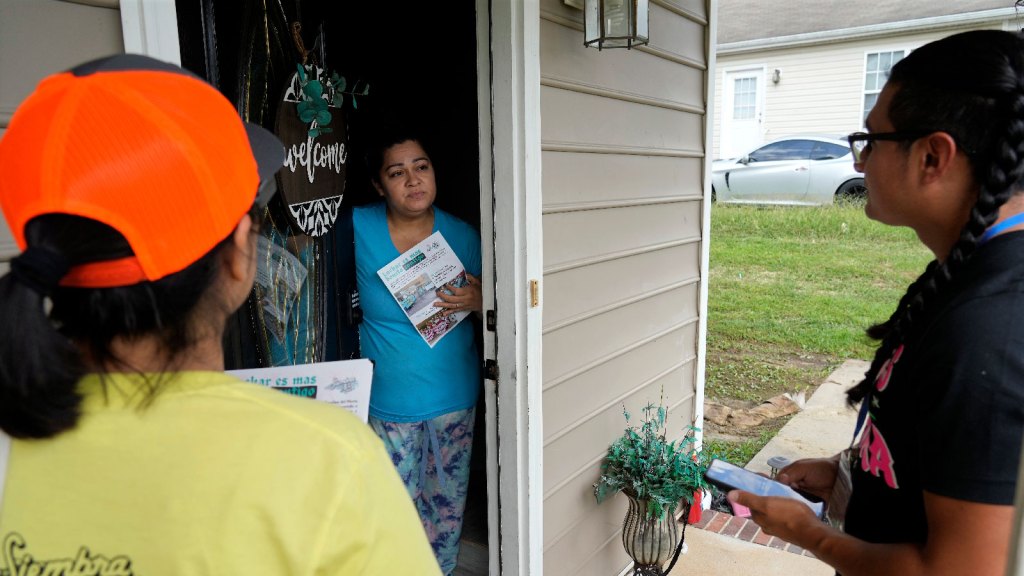Nonprofit encourages Latinos to get politically involved amid rising energy costs