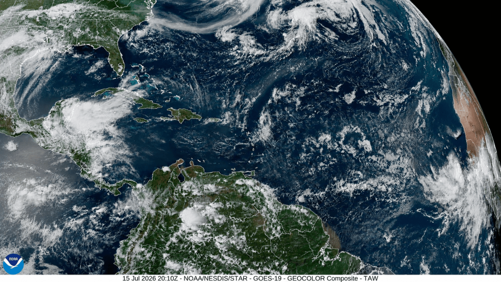 El Pacífico Oriental es una fábrica de tormentas tropicales, y la cuenca del Atlántico muestra señales de vida.