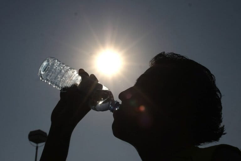 El cambio climático también afecta el descanso: estudio estima que las personas pierden horas de sueño por el aumento de las temperaturas nocturnas
