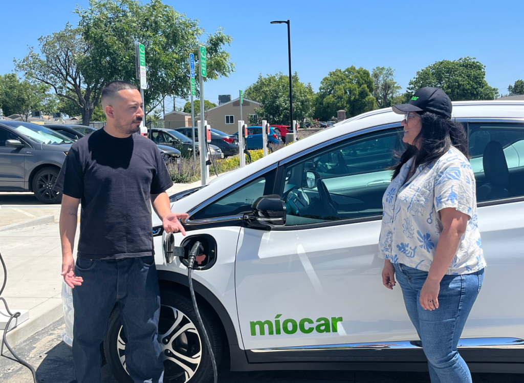El programa Míocar de California ayuda a residentes a encontrar transporte accesible que no contribuye al esmog ni a la contaminación por carbono