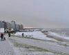 La nieve cubre Mar del Plata en medio de una ola polar récord que azota a Argentina