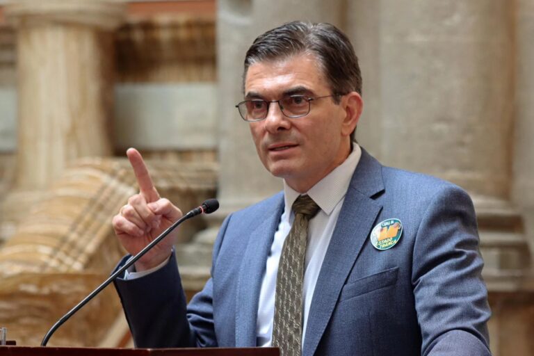 Bolivia: Paz elimina el Ministerio de Planificación de Desarrollo y Medio Ambiente