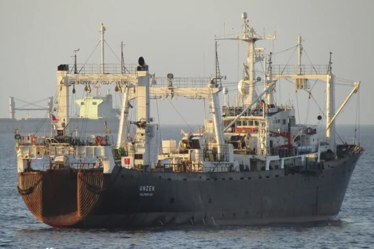 Descartes ilegales: cámaras revelan operaciones prohibidas en la pesca industrial chilena