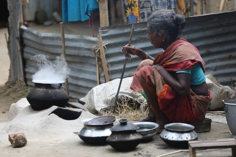Biomass cooking fuels raise toxic metal exposure risks in Bangladesh, study finds