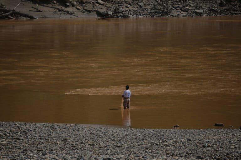 Amazonía sin cauce: comunidades indígenas se quedan sin agua para beber