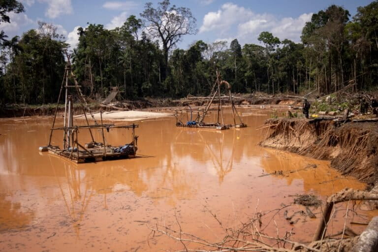 Perú: más de 200 operativos en el año en Madre de Dios, no logran frenar el avance de la minería ilegal en Tambopata