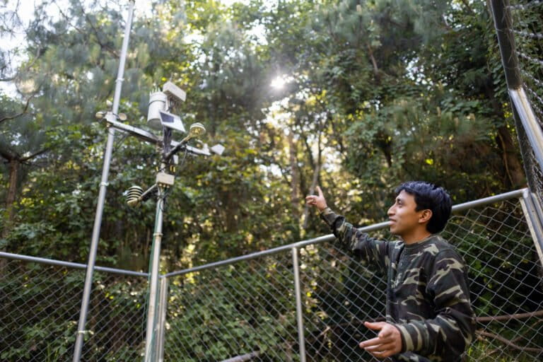 Jóvenes indígenas k’iche’ interpretan el clima para salvar cultivos en Guatemala