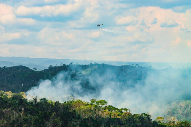 Perú: medio centenar de incendios forestales afectan al menos a trece regiones y se extienden por territorios indígenas