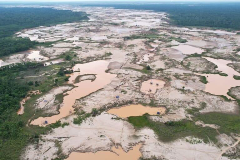 La contaminación por mercurio causada por minería ilegal llega hasta el papa León XIV: expertos y legisladores piden medidas para proteger la Amazonía | Coyuntura ambiental